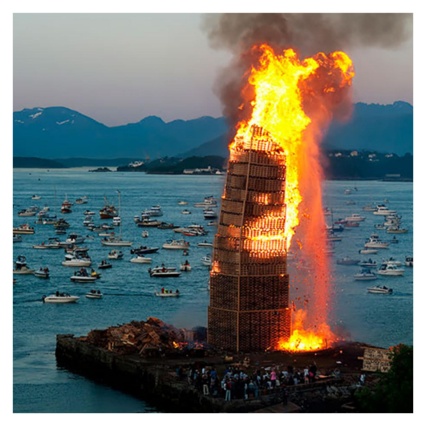 The largest bonfire in Norway in celebration of Slinningsbålet
